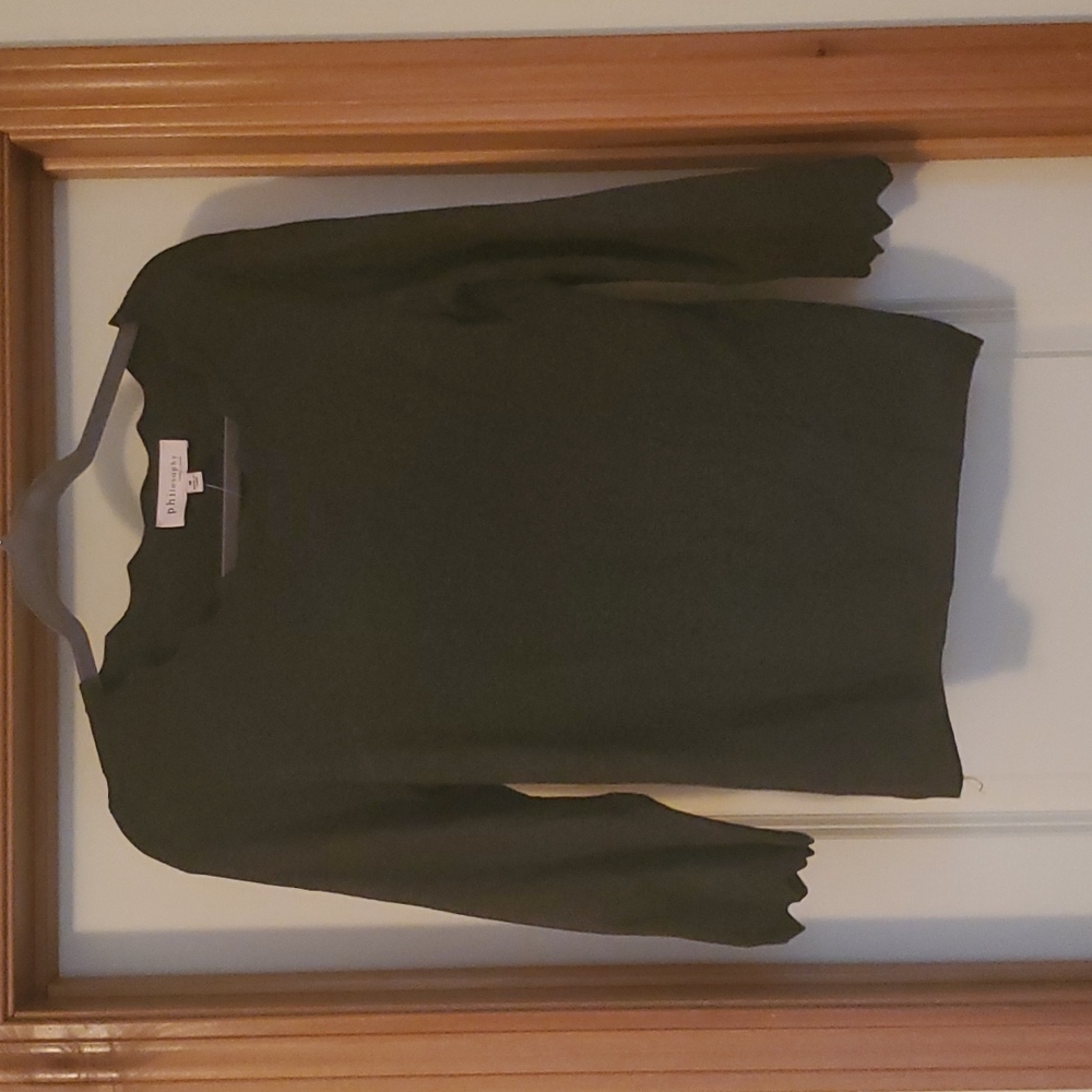 NWT Charcoal grey scalloped neck and sleeve medium weight sweater.